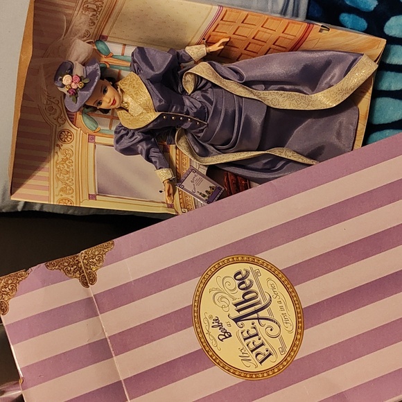 Barbie Doll Ms P. F. E. Albee Avon Exclusive First In Series 1997 - Picture 4 of 5